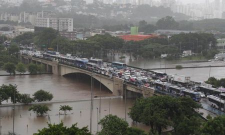 inundaciones paralizan san pablo tras un fuerte temporal inundaciones paralizan san pablo tras un fuerte temporal