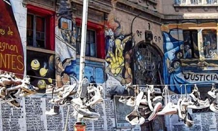 Presentan en Santa Fe, el libro que homenajea a las víctimas de Cromañón y cuenta que pasó aquella trágica noche. Presentan en Santa Fe, el libro que homenajea a las víctimas de Cromañón y cuenta que pasó aquella trágica noche.
