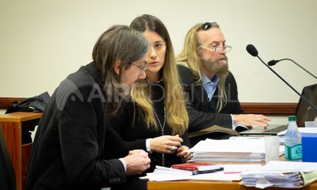 Los imputados son representados por los abogados del Servicio Público, Sebastían Moleón y Magalí Mazza (por Mario Valberdi) y Guillermo Broggi (por Pasquier). Los imputados son representados por los abogados del Servicio Público, Sebastían Moleón y Magalí Mazza (por Mario Valberdi) y Guillermo Broggi (por Pasquier).