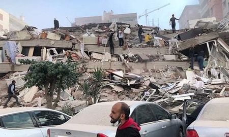 se eleva a 58 la cifra de muertos y a casi 900 la de heridos por el sismo que golpeo a turquia se eleva a 58 la cifra de muertos y a casi 900 la de heridos por el sismo que golpeo a turquia