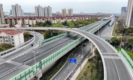 Shanghái desierta. el Gobierno del presidente Xi Jinping aplica una política de tolerancia cero que consiste en cerrar ciudades enteras y aislar a cada infectado. Shanghái desierta. el Gobierno del presidente Xi Jinping aplica una política de tolerancia cero que consiste en cerrar ciudades enteras y aislar a cada infectado.