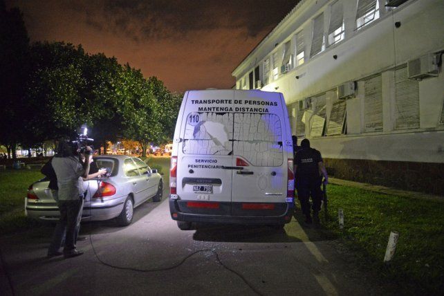 Habrían identificado vehículo que participó del atentado contra el furgón del Servicio Penitenciario