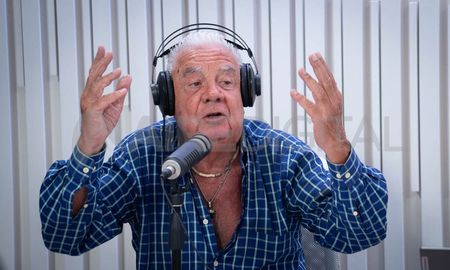 Ricardo Porta pasó por Santa Siesta, el programa de las tardes de AIRE, en el día del periodista deportivo. Ricardo Porta pasó por Santa Siesta, el programa de las tardes de AIRE, en el día del periodista deportivo.