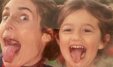 La nena tenía 4 años cuando murió su madre. La nena tenía 4 años cuando murió su madre.