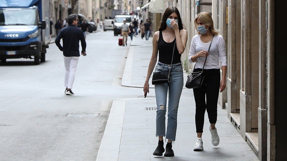 Italia proyecta vacunar a 13 millones de personas hacia fines de marzo