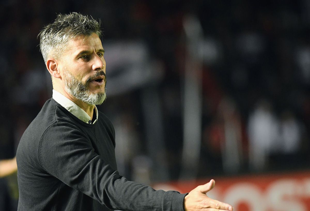 Ariel Pereyra fue el primero de los cuatro entrenadores que tuvo Colón en el 2025. Se fue eliminado de la Copa Argentina y cuatro derrotas en fila en 12 encuentros totalizados.