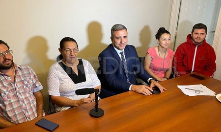 Las víctimas de la inseguridad reclamaron que en sesiones extraordinarias de la Legislatura se traten una serie de proyectos relacionados con la seguridad. Las víctimas de la inseguridad reclamaron que en sesiones extraordinarias de la Legislatura se traten una serie de proyectos relacionados con la seguridad.