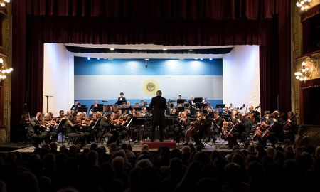 El retiro de entradas estará disponible desde el martes 19 en la boletería del Teatro Municipal de Santa Fe. El retiro de entradas estará disponible desde el martes 19 en la boletería del Teatro Municipal de Santa Fe.