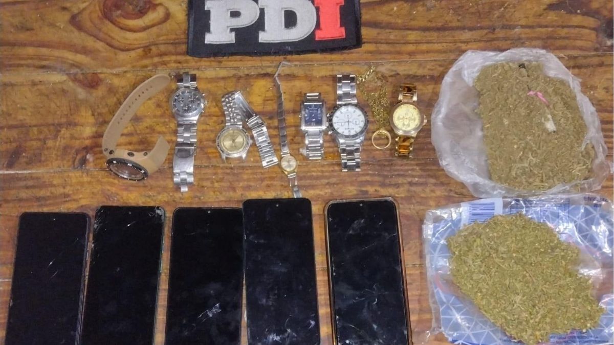 Se realizaron dos allanamientos, que arrojaron como resultado el secuestró de un arma de fuego, municiones, drogas y otros elementos de interés para la causa.
