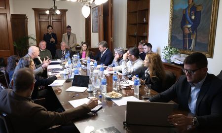 El dictamen que prepara la comisión deberá luego ser tratado en una sesión conjunta de Diputados y Senadores. El dictamen que prepara la comisión deberá luego ser tratado en una sesión conjunta de Diputados y Senadores.