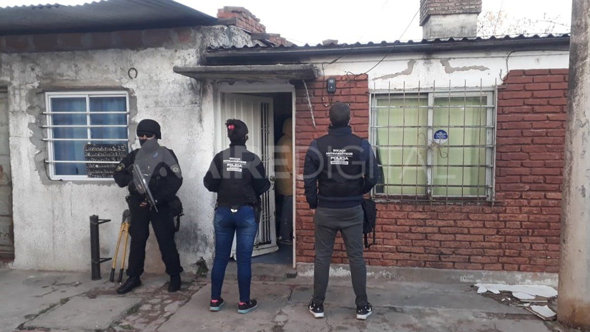 Desbarate. La fuerza policial entr&oacute; a la vivienda en horas de la ma&ntilde;ana.&nbsp;