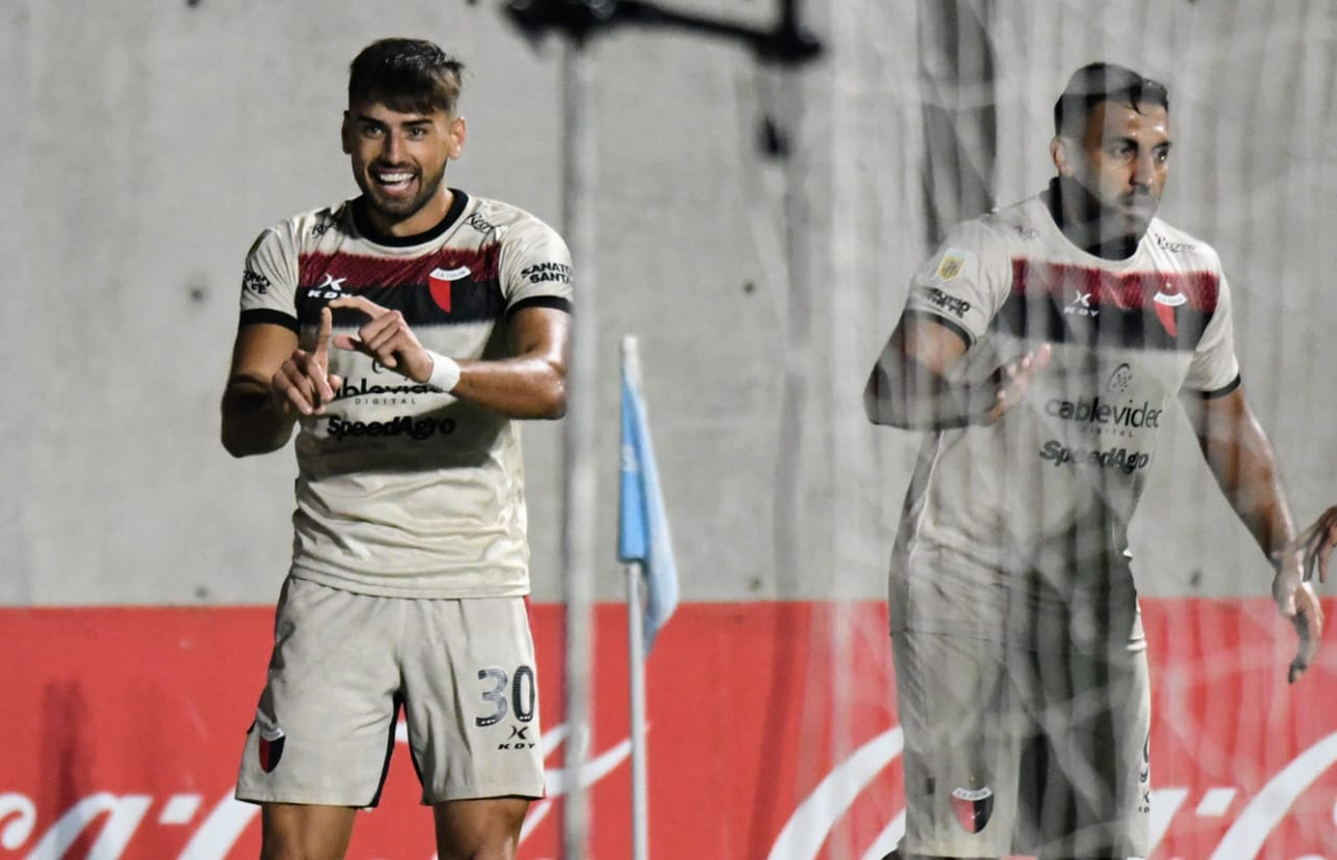 Colón y Lanús de Buenos Aires deberán esperar para jugar por los 16 avos de final de la Copa Argentina tras la postergación de la Asociación del Fútbol Argentino.