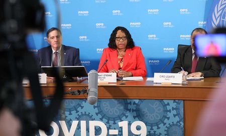 La directora de la Organización Panamericana de la Salud (OPS), Carissa Etienne, se mostró preocupada por el avance de la pandemia de coronavirus en Argentina. La directora de la Organización Panamericana de la Salud (OPS), Carissa Etienne, se mostró preocupada por el avance de la pandemia de coronavirus en Argentina.