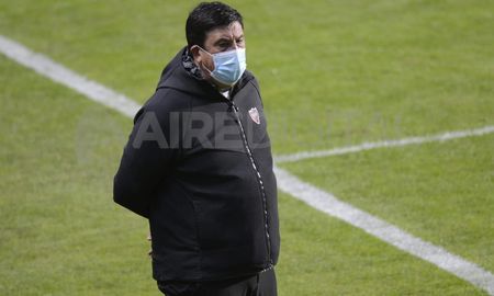 El entrenador de Newells prende de un hilo tras la caída ante Sarmiento por la Copa Argentina. El entrenador de Newells prende de un hilo tras la caída ante Sarmiento por la Copa Argentina.