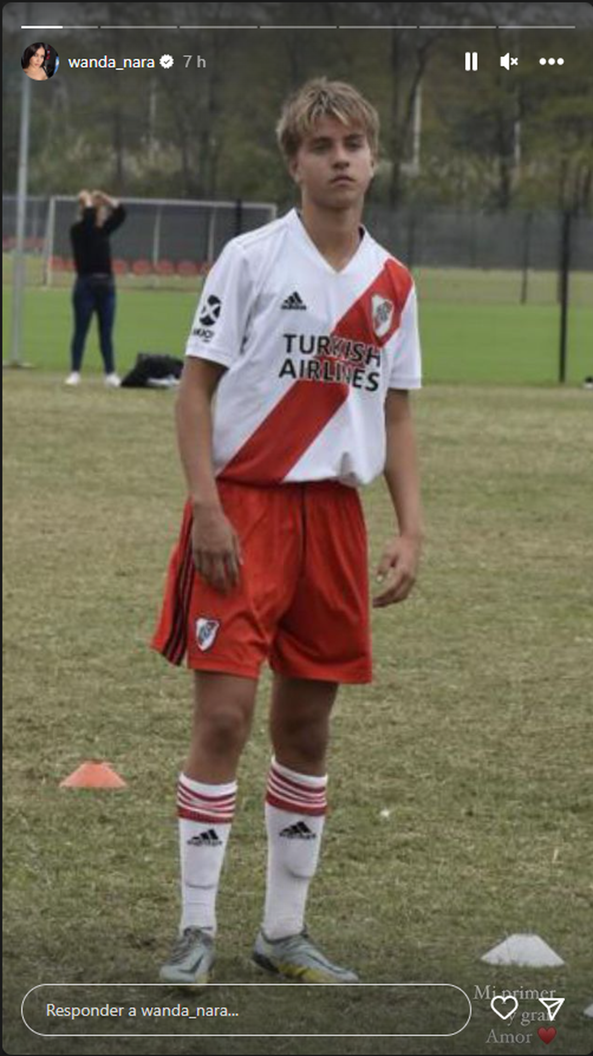 Wanda Nara publicó una bella postal hablando de su primer amor.