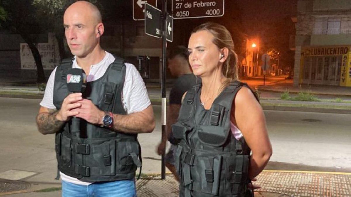 Amalia Granata apareció en Rosario con chaleco antibalas y un vecino la encaró enfurecido: Está haciendo una payasada