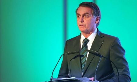 El presidente Jair Bolsonaro invitó esta noche a su par argentino, Alberto Fernández a visitar Brasil. El presidente Jair Bolsonaro invitó esta noche a su par argentino, Alberto Fernández a visitar Brasil.