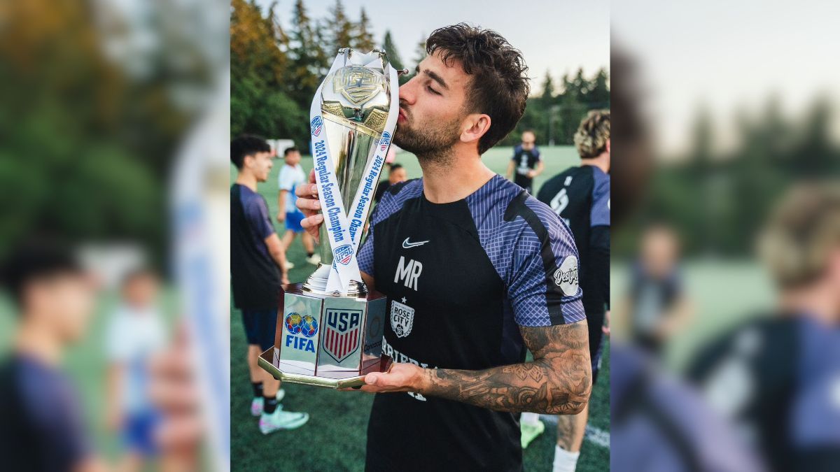 Rotania fue campeón de la Liga UPLS de los Estados Unidos con el Deportivo Rose City, de Portland. Rotania fue campeón de la Liga UPLS de los Estados Unidos con el Deportivo Rose City, de Portland.