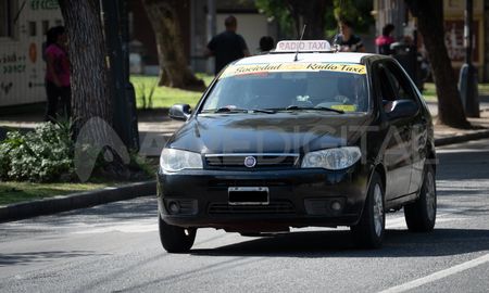 El conductor sospechó de los ladrones en pleno viaje. El conductor sospechó de los ladrones en pleno viaje.