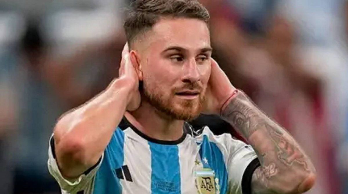 Alexis Mac Allister está muy feliz con su presente amoroso.