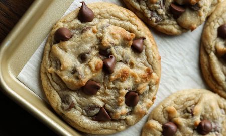 La receta para hacer cookies de chocolate al estilo Crumbl. La receta para hacer cookies de chocolate al estilo Crumbl.