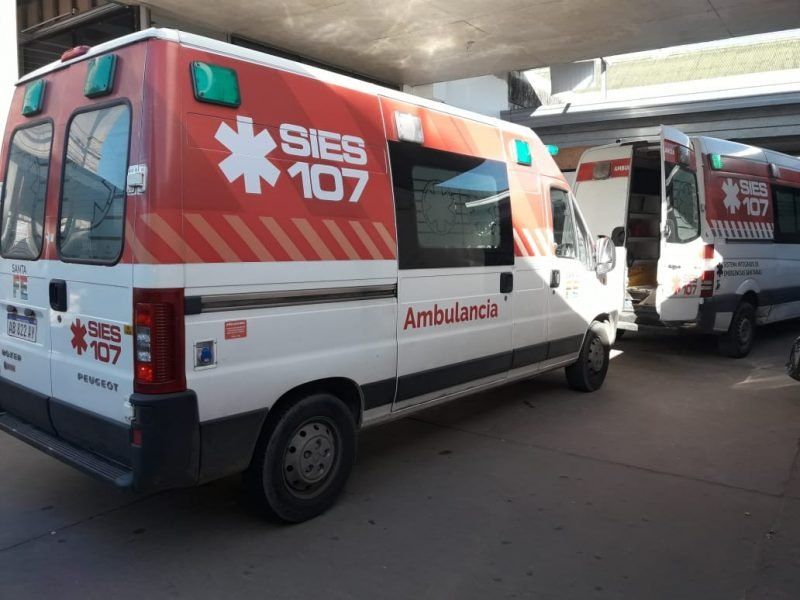 Una médica y un chofer del servicio 107 fueron descubiertos en una situación comprometedora dentro de una ambulancia.