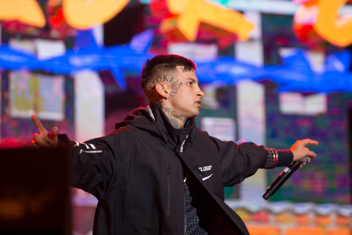 L-Gante homenajeó a Diego Maradona en un mural hecho en su nueva casa.