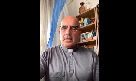 El cura Juan Pablo Esquivel, mediante sus redes sociales, publicó un polémico video. El cura Juan Pablo Esquivel, mediante sus redes sociales, publicó un polémico video.