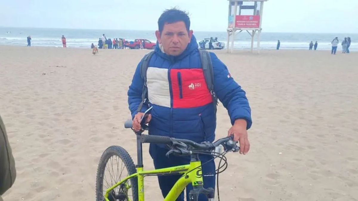 El albañil se lanzó al mar sin dudar y logró salvarle la vida a varios adolescentes. El albañil se lanzó al mar sin dudar y logró salvarle la vida a varios adolescentes.