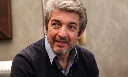 Ricardo Darín le agredeció al personal médico que lo vacunó en La Rural contra el coronavirus, y remarcó que hay que seguir cumpliendo los protocolos. Ricardo Darín le agredeció al personal médico que lo vacunó en La Rural contra el coronavirus, y remarcó que hay que seguir cumpliendo los protocolos.