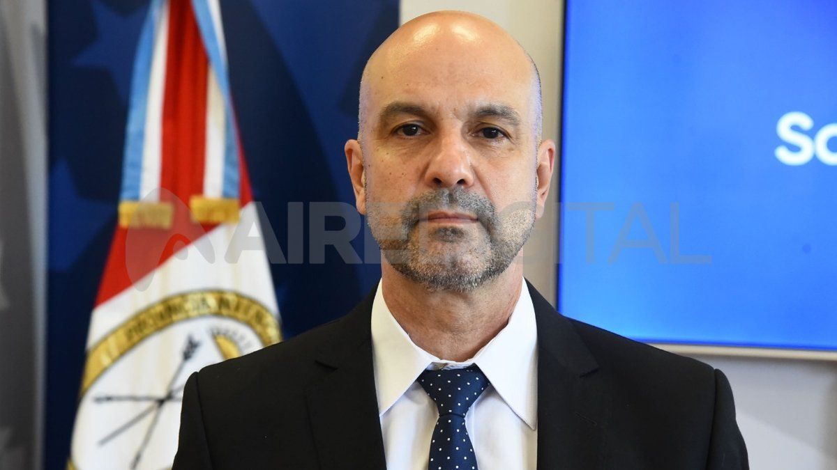El gendarme retirado Claudio Brilloni asumió este miércoles por la noche el cargo de ministro de Seguridad de Santa Fe. Antes había sido secretario de Seguridad.