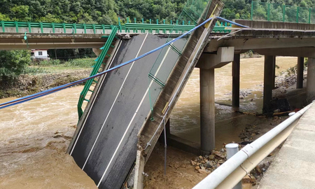 accidente fatal luego del colapso de un puente: hay 38 muertos y 24 desaparecidos accidente fatal luego del colapso de un puente: hay 38 muertos y 24 desaparecidos