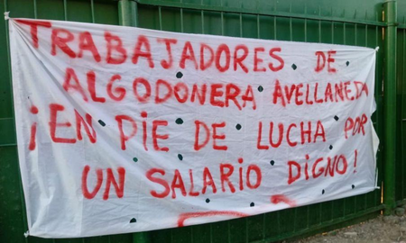 Los trabajadores de la Algodonera Avellaneda no cobran la totalidad de sus sueldos desde hace meses. Los trabajadores de la Algodonera Avellaneda no cobran la totalidad de sus sueldos desde hace meses.