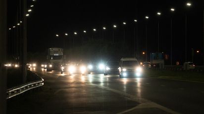Robo piraña en la autopista Rosario - Santa Fe a la altura de Santo Tomé: le sustrajeron hasta el arma reglamentaria a una mujer policía