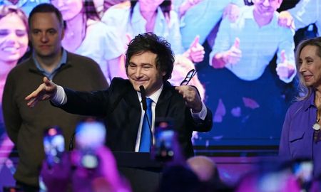 Javier Milei fue el gran ganador de unas elecciones 2025 en las que predominó la grieta nacional por sobre una tercera opción propuesta desde las provincias. Javier Milei fue el gran ganador de unas elecciones 2025 en las que predominó la grieta nacional por sobre una tercera opción propuesta desde las provincias.