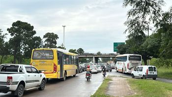 Puente Carretero: dos personas hospitalizadas tras un choque y hubo demoras en el tránsito
