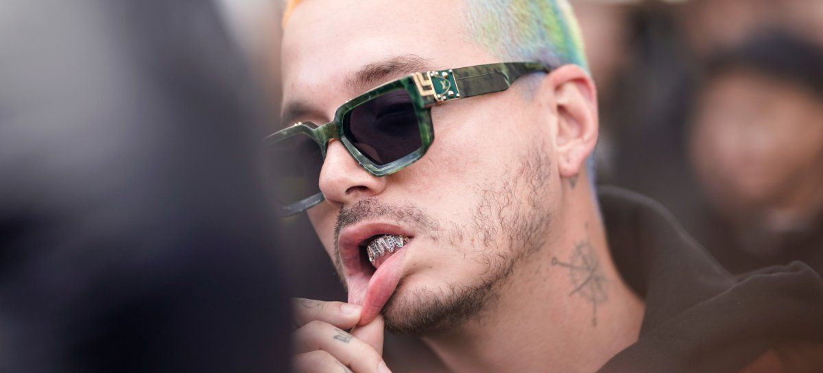 J Balvin fue captado en una situación incómoda y el vídeo se volvió viral