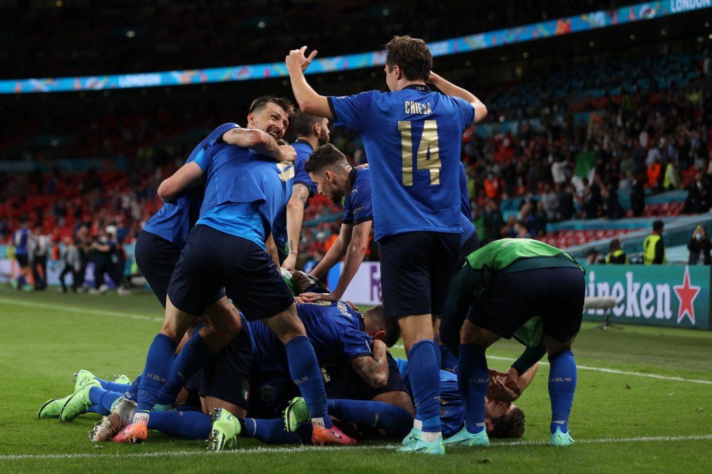 La Azzurra sigue en pie en la Eurocopa. Rompió el récord del histórico Victorio Pozzo.