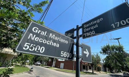 Un grupo de ladrones forzó un portón en un intento de robo en manada en barrio Sargento Cabral. Un grupo de ladrones forzó un portón en un intento de robo en manada en barrio Sargento Cabral.