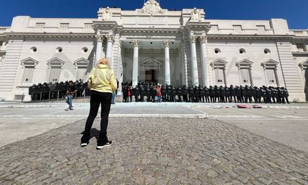 El bloque de diputados Somos Vida presentará una denuncia ante la justicia por la votación de la reforma jubilatoria por parte de la Cámara de Diputados. El bloque de diputados Somos Vida presentará una denuncia ante la justicia por la votación de la reforma jubilatoria por parte de la Cámara de Diputados.