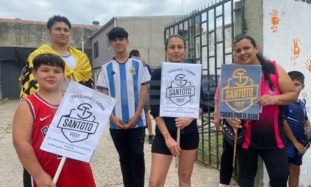 Un decreto de la Municipalidad de Santo Tomé estableció que el club deberá trasladarse a otra ubicación y reducir los horarios de las actividades. Un decreto de la Municipalidad de Santo Tomé estableció que el club deberá trasladarse a otra ubicación y reducir los horarios de las actividades.