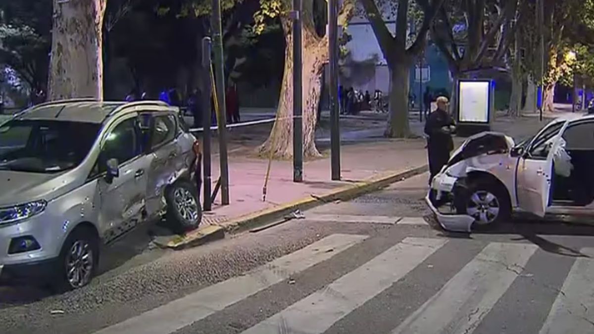 Tras ser enfrentados por el policía, uno de los delincuentes se dio a la fuga en auto. Tras ser enfrentados por el policía, uno de los delincuentes se dio a la fuga en auto.