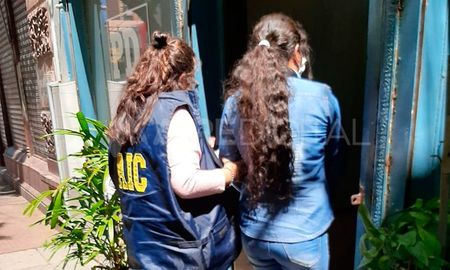 A.P.T. de 38 años fue detenida por chantajear a su empleadora con una denuncia por acoso. A.P.T. de 38 años fue detenida por chantajear a su empleadora con una denuncia por acoso.