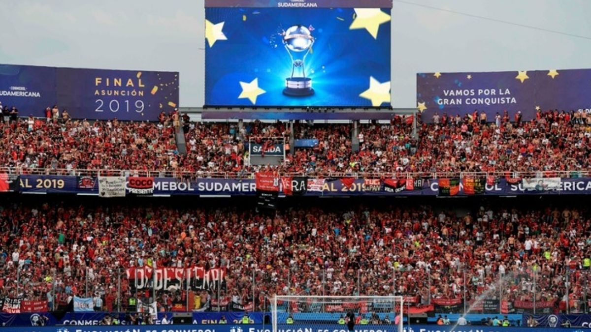 Unos 40.000 hinchas de Colón estuvieron presentes en Paraguay.