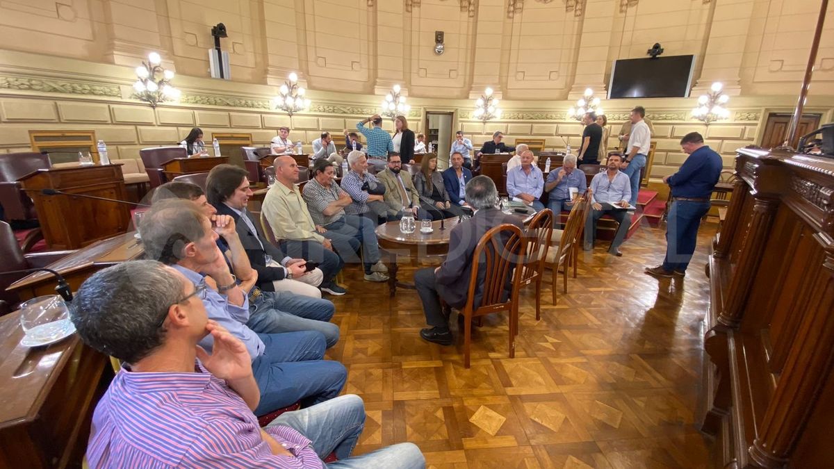 Reunión entre el sector agropecuario y legisladores de Santa Fe.