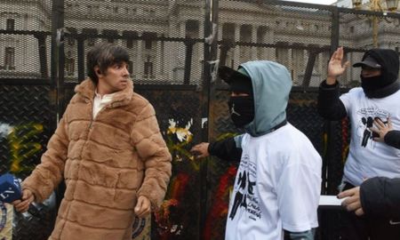 Robertito Funes Ugarte fue agredido por manifestantes durante la marcha por el triple femicidio. Robertito Funes Ugarte fue agredido por manifestantes durante la marcha por el triple femicidio.