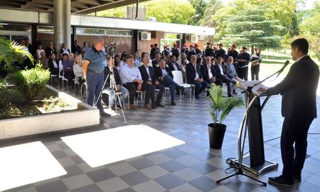 Las licitacionespúblicas están destinadas a la adquisición de equipamiento informático,sistemas de videovigilancia y nuevos rodados. Las licitacionespúblicas están destinadas a la adquisición de equipamiento informático,sistemas de videovigilancia y nuevos rodados.