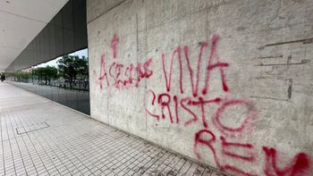 Pintadas, cruces y amenazas en el Cemafe y en la sede masónica