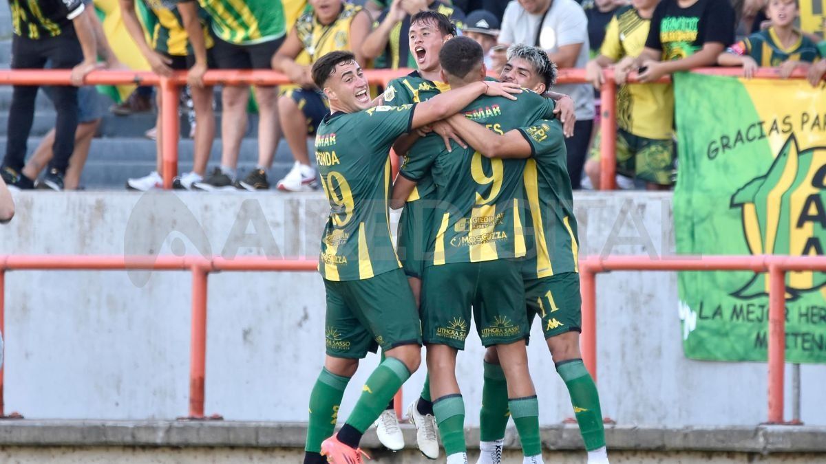 Aldosivi alcanzó a Unión en la tabla tras vencerlo 2 a 1 en el Minella.
