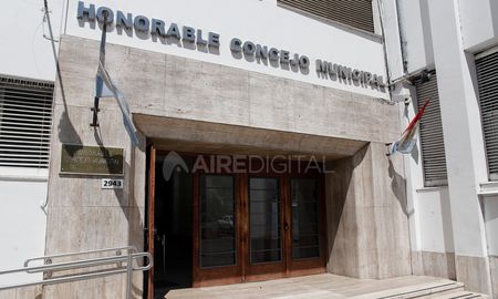 El Concejo Municipal de Santa Fe tuvo diferente cantidad de ediles a lo largo de su historia. El Concejo Municipal de Santa Fe tuvo diferente cantidad de ediles a lo largo de su historia.